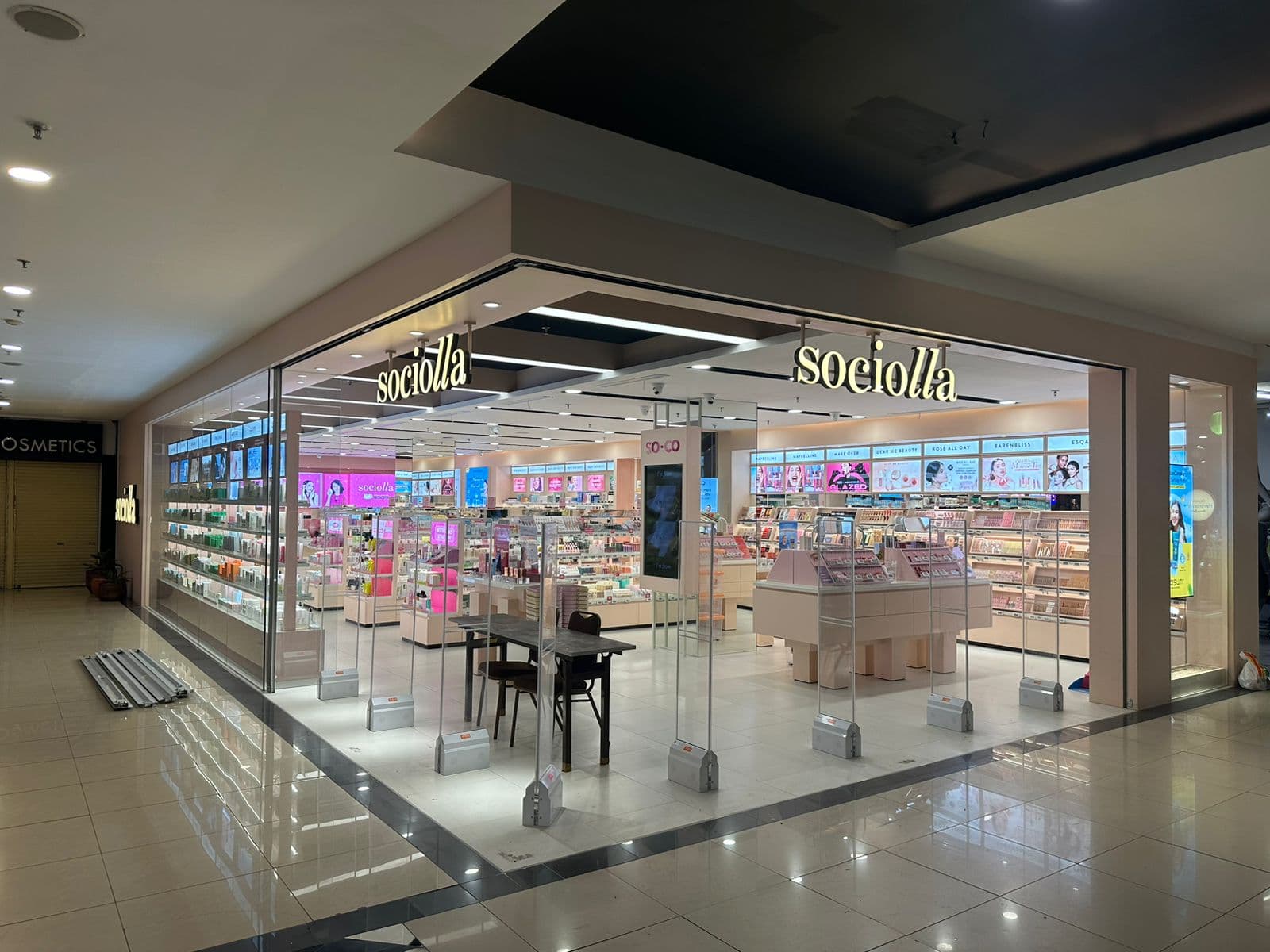 Acrylic alarm gate (EAS) for Sociolla at d’botanica Mall, Bandung